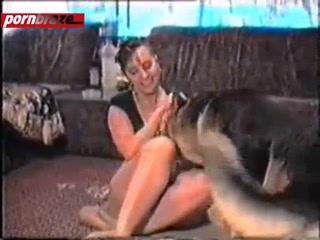 Driping Dog Has sex woman